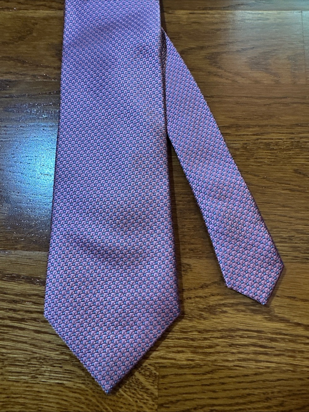 Jos A. Bank Signature Collection 100% Silk Men's Tie Pink Blue Geometric